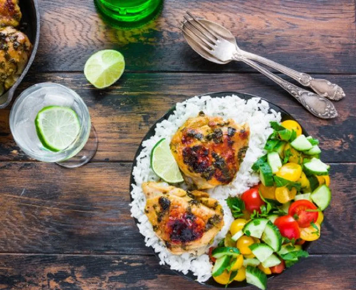 Sült csirkecomb lime-os rizzsel recept