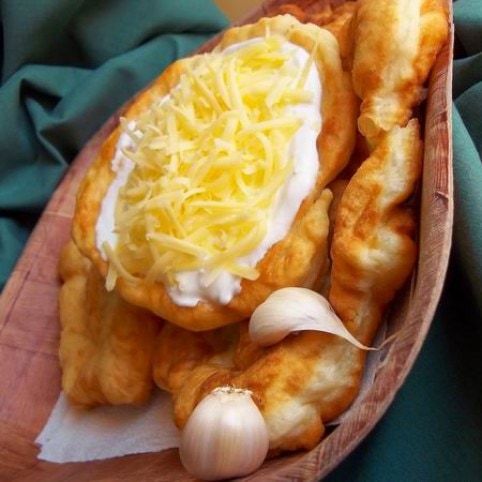 Lángos kefiresen