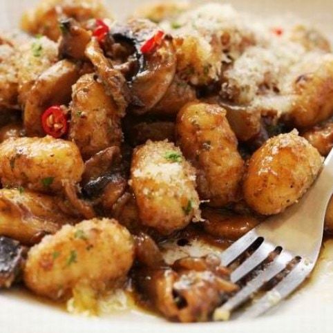 Krumplinudli gombás raguban (Gnocchi di Patate al Ragú di Funghi)