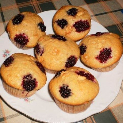 Fehércsokoládés-szedres muffin