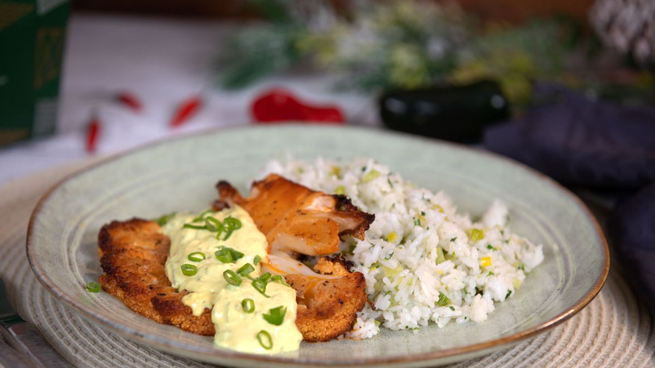 Fűszeres karfiolsteak újhagymás öntettel, póréhagymás jázminrizzsel