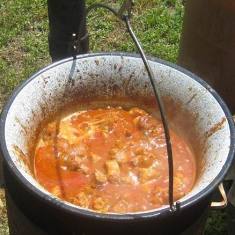 Csülökpörkölt bográcsban egyszerűen