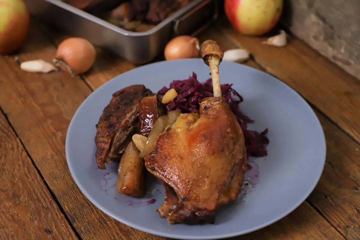 Márton-napi libasült párolt káposztával, a tökéletes ünnepi hétvégi ebédmenü része