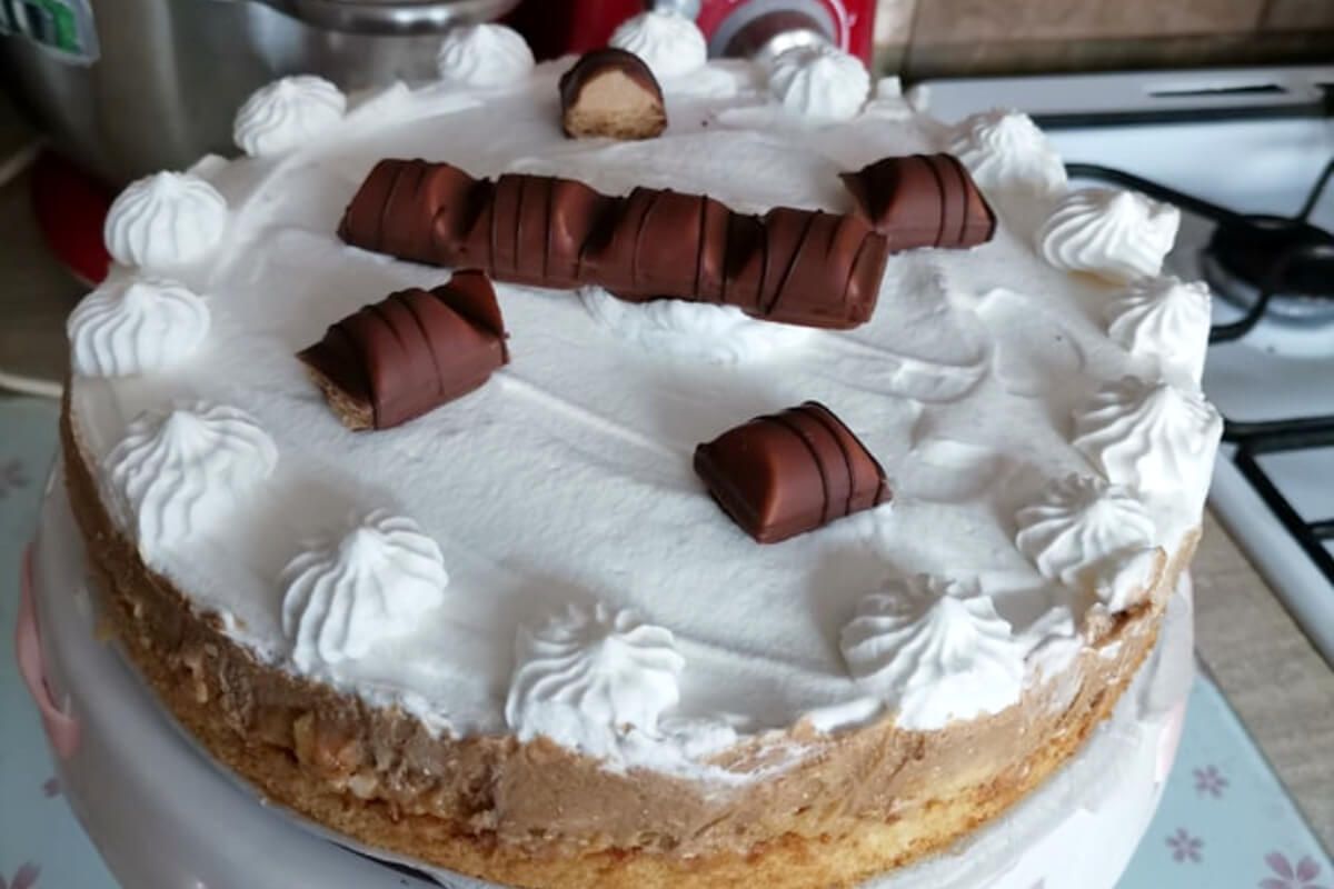 Csokis Kinder Bueno torta