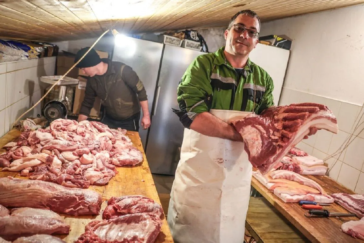 Such Zoltán András kolbászkirály a disznótorán árulta el a csabai kolbász receptjét