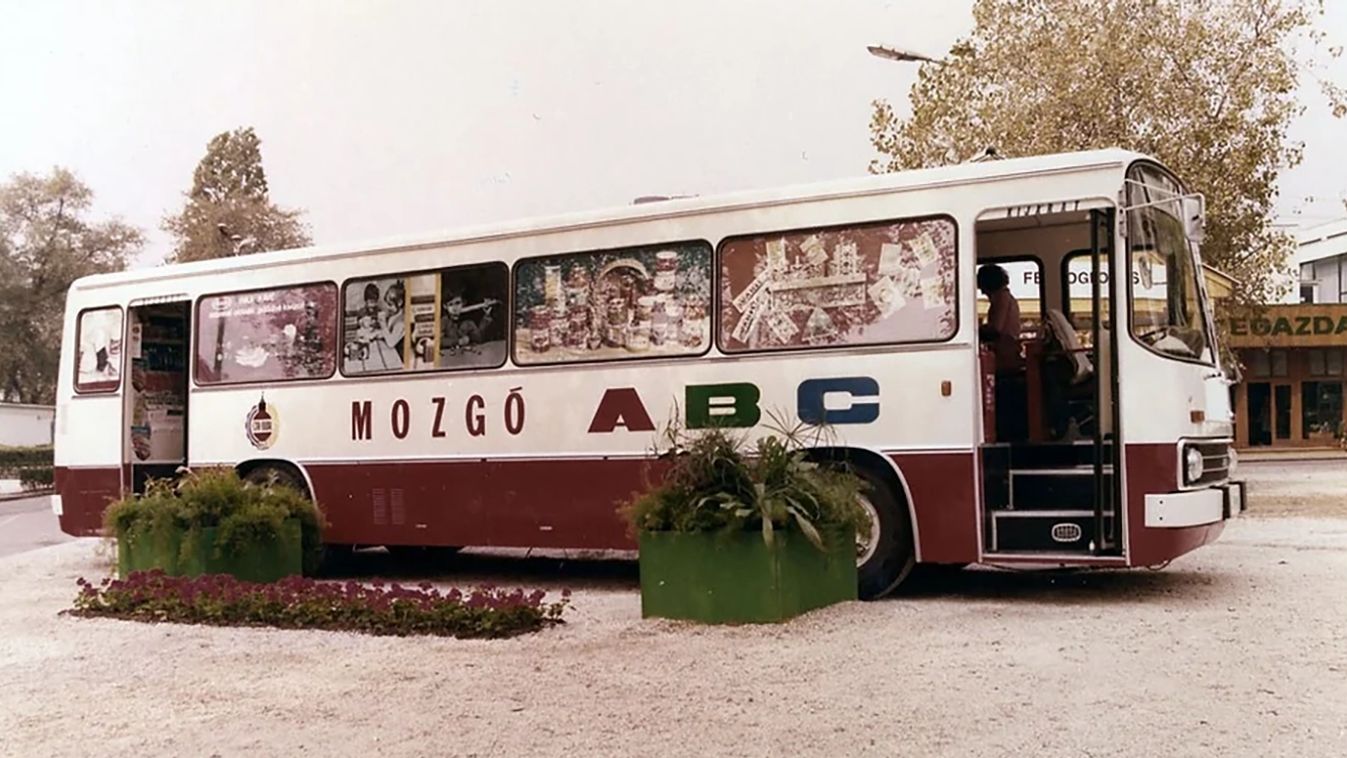 Mozgó ABC-buszok jelentek meg Budapesten