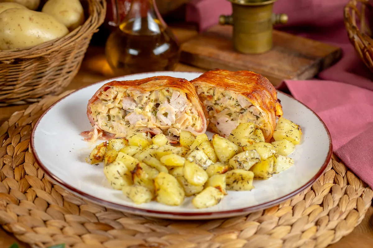 Őzgerincben sült füstös csirkemell tepsis burgonyával recept