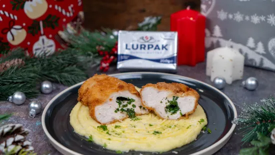 Mennyei főétel az ünnepi asztalra: íme a Lurpak vajjal készült kijevi csirkemell parmezános burgonyapürével