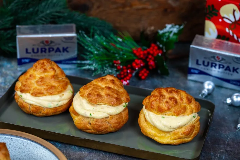 Lurpak vajas, sajtkrémes képviselőfánk