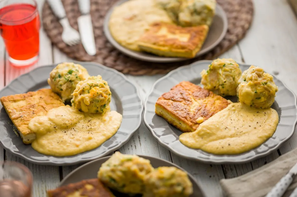 roston sült tofu vadas mártással és zsemlegombóccal