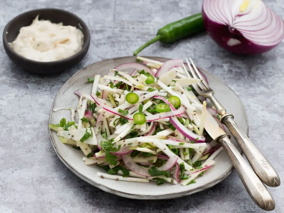 Almás-chia magos zellersaláta recept