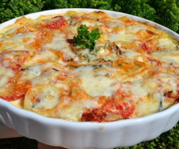 Cukkinis gratin dauphinoise, tejszínes-fokhagymás rakott burgonya