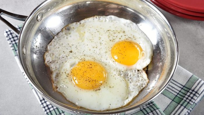 Íme, a trükk: így nem ragad le a tojásfehérje sütés közben!