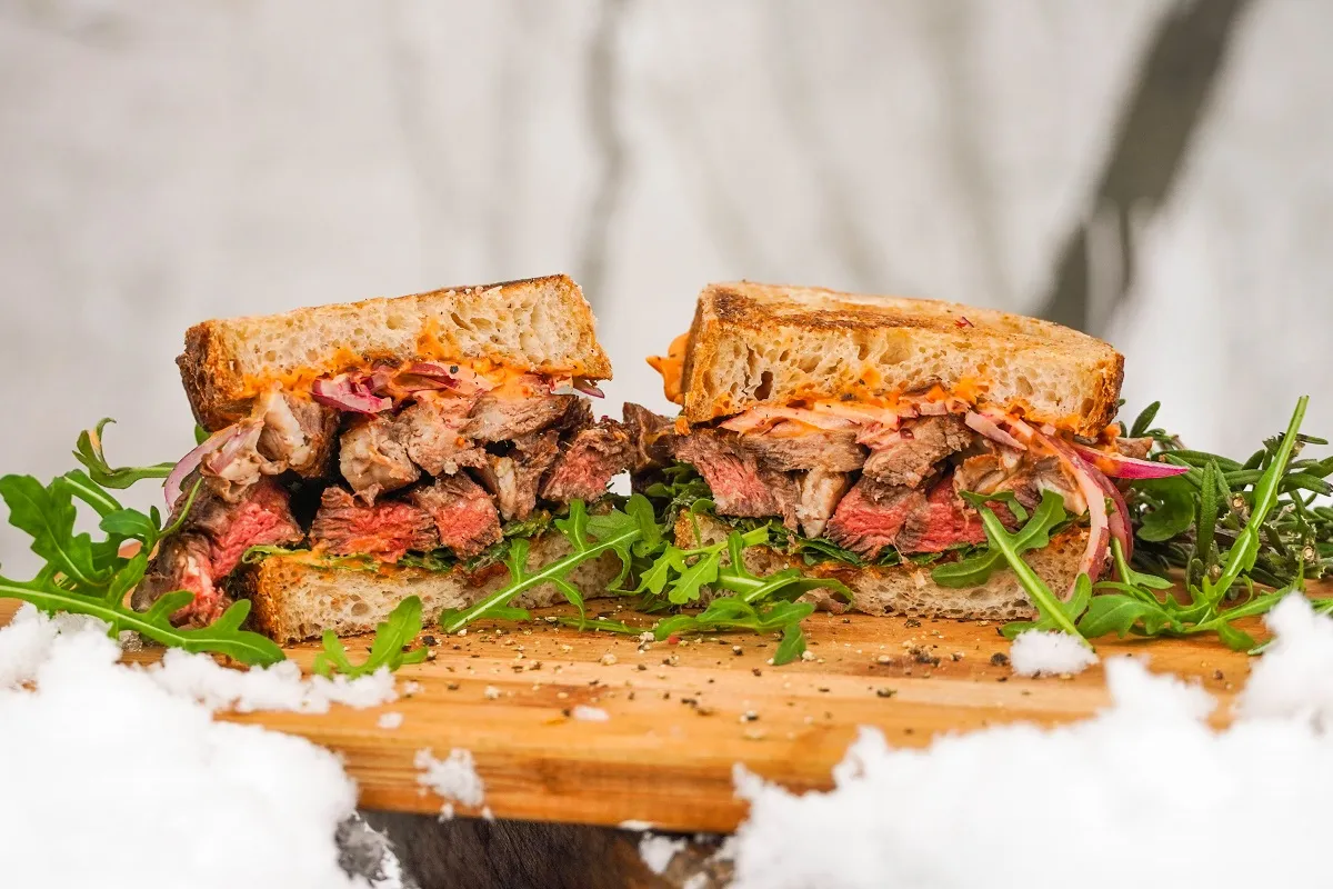 Steak szendvics recept