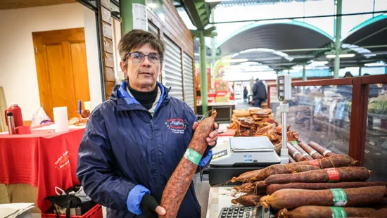 Ha így tárolod a kolbászt a hűtőben, akkor nem lesz penészes, a kolbászkirálynő elárulja a titkot