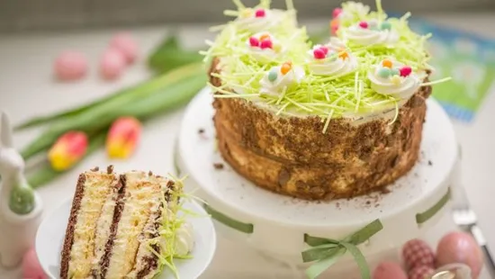 A húsvéti asztal éke a lipcseikrémes-torta