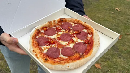 Három perc alatt frissen sült pizzát ad ez a budapesti automata, nagyon meglepődtünk az ízén