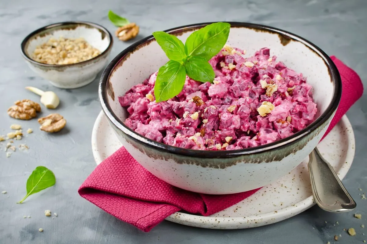 Céklás-diós csirkesaláta /Fotó: Shutterstock