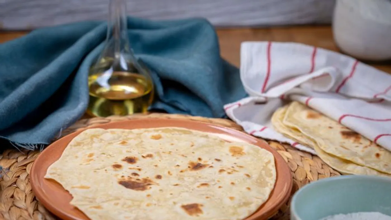 A házi tortillalap a boltinál olcsóbb, sőt százszor finomabb is, íme a receptje