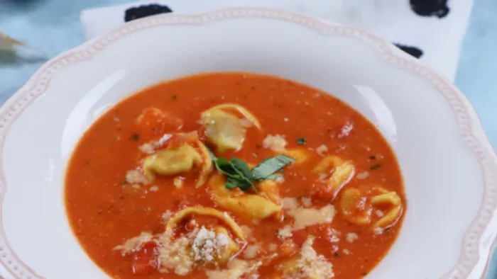 Paradicsomleves tortellinivel egyszerűen