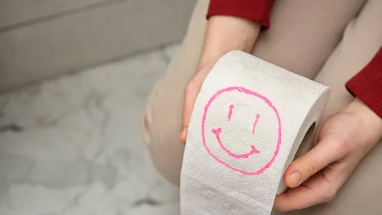 Fogadjunk, hogy ez neked is új: ezért nem szabad WC-papírral letörölni a WC-ülőkét