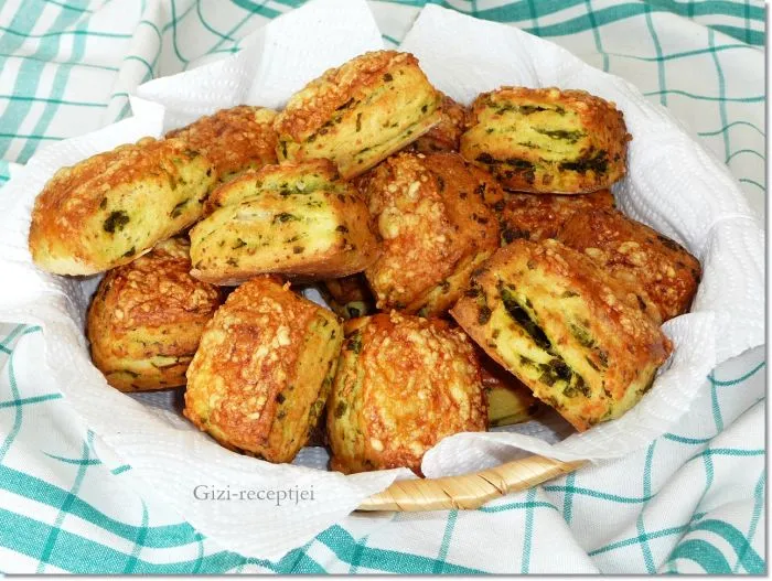 Túrós-medvehagymás pogácsa recept