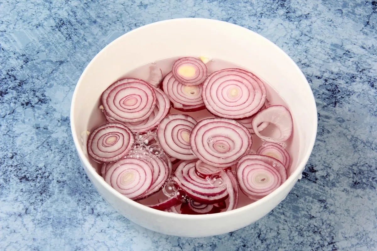 Sliced,Red,Onion,In,A,Bowl,Of,Cold,Water,On
