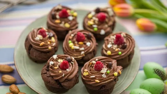 Csupa csoki vendégváró húsvétra: csokis-málnás mini brownie