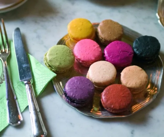 Parányi színes habcsókok, amikért rajon a világ: íme a macaron-sztori!