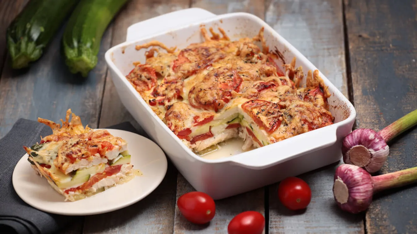 Paradicsomos-csirkés rakott cukkini recept
