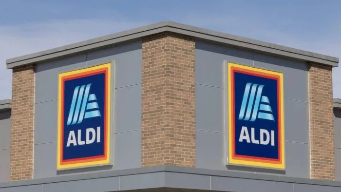 Berúgta az ajtót az Aldi: bomba áron kapható a fa játékkonyha