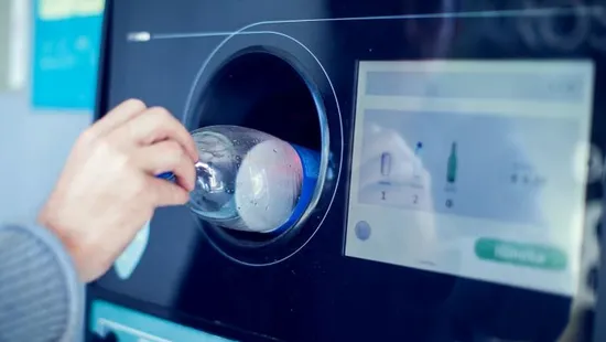 Üvegvisszaváltás húsvét után: így kerülheted el a kígyózó sorokat az automatánál