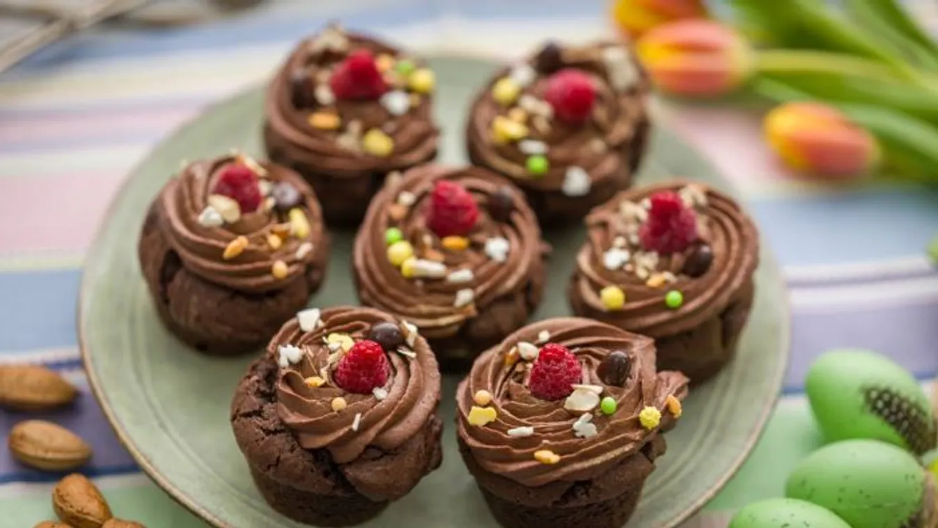 Csupa csoki vendégváró húsvétra: csokis-málnás mini brownie