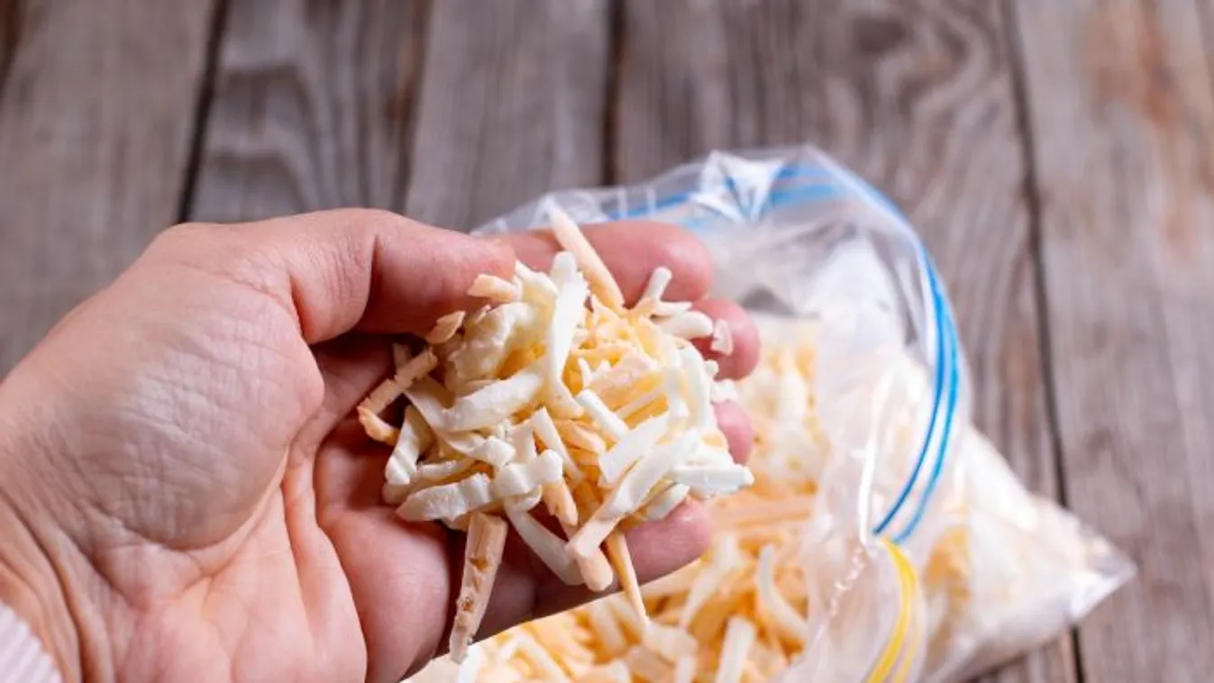Ezért nem ragad össze a zacskós reszelt sajt, ha megtudod, többet nem veszel ilyet
