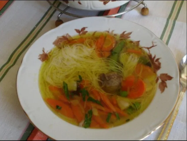 Gyöngytyúkhúsleves