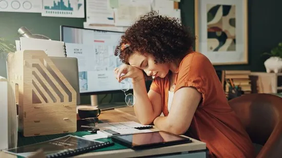 Stressz és elhízás: a kortizol lehet a felelős a hasi zsírpárnákért