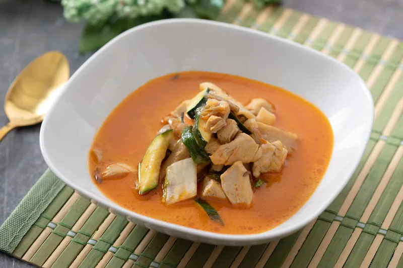 Thai vörös currys csirkemell