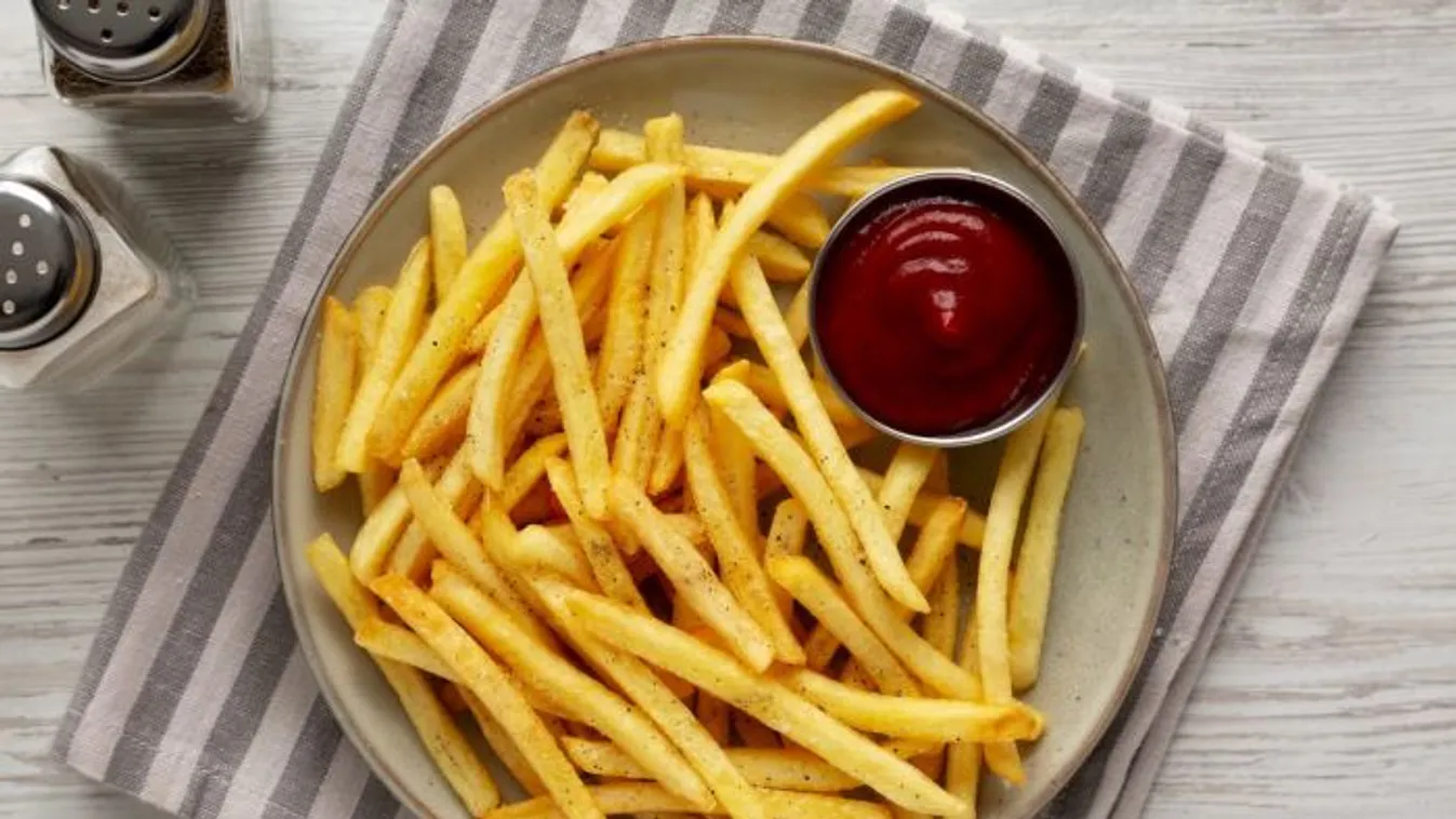 Így lesz extra ropogós a fagyasztott krumpli, ha sütőben készül