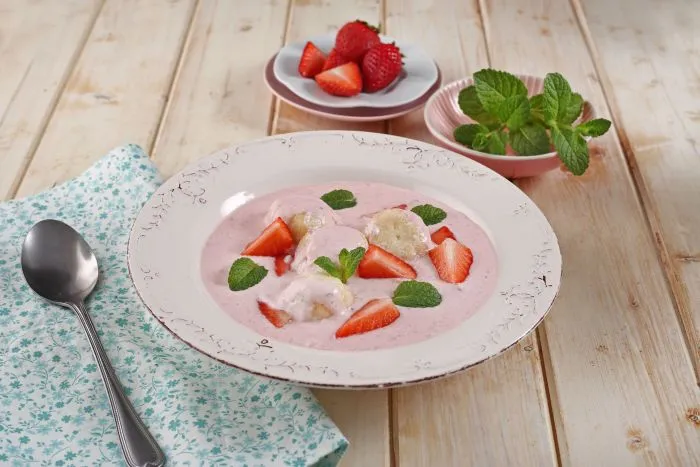 Hideg eperkrémleves túrógombóccal recept