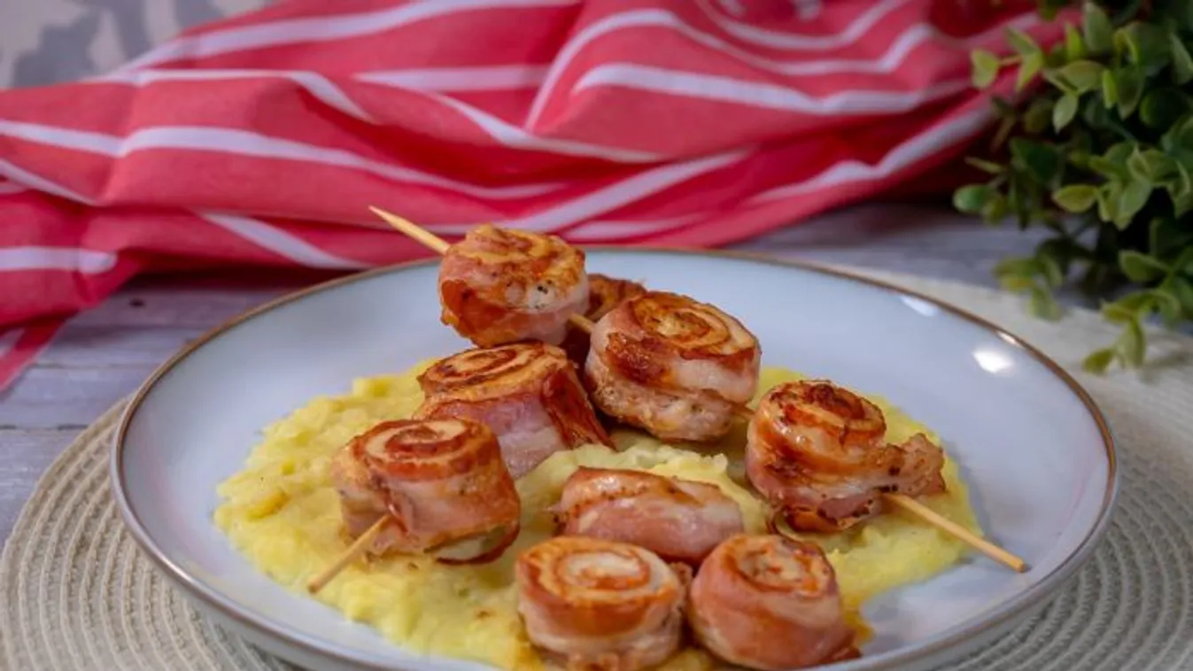 Baconös csirkesaslik sült fokhagymás burgonyapürével recept