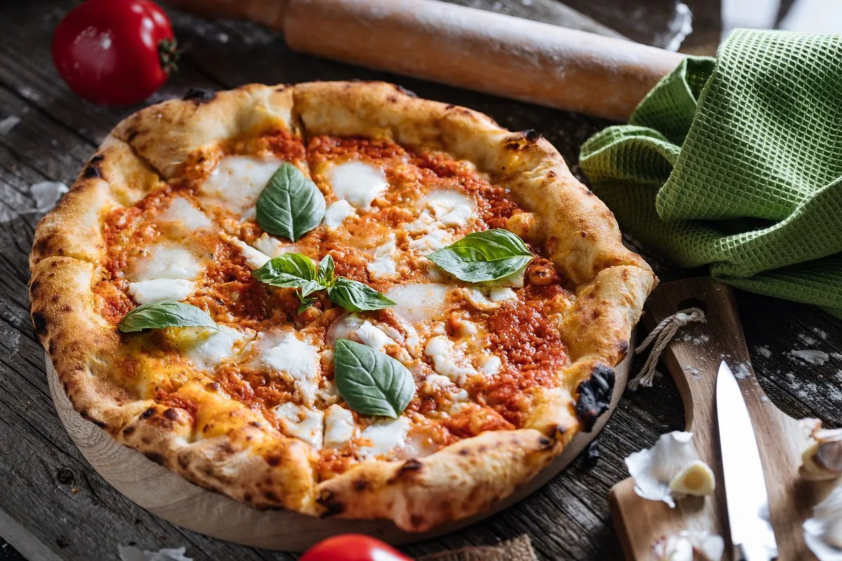 Házi pizzatészta, íme a gyors, dagasztás nélküli recept