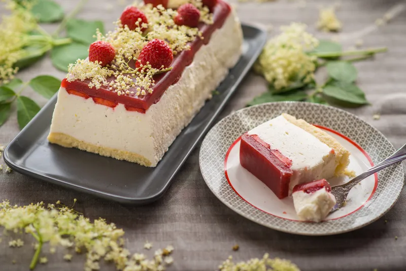 Bodzás-epres panna cotta
