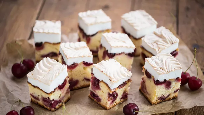 Habos cseresznyés pite