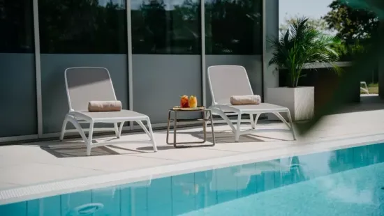 Napfény, medence, hűsítő koktélok: nyári pihenés a Hotel Gerardussal