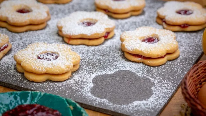 Ez az omlós linzer karika gyors és finom receptje, neked is ismerned kell a trükköt