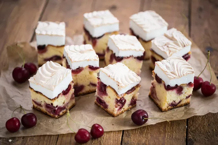 Habos cseresznyés pite recept