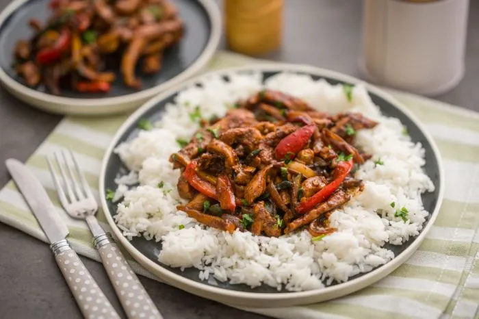 Ázsiai pirított csirke zöldségekkel recept