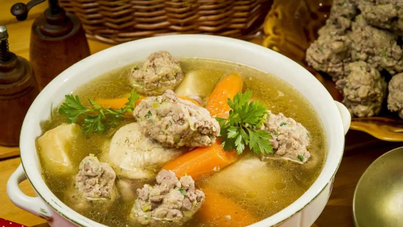 Tyúkhúsleves májgaluskával recept