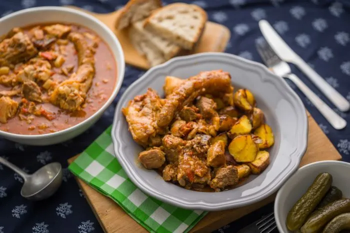 Bográcsos vegyes pörkölt recept