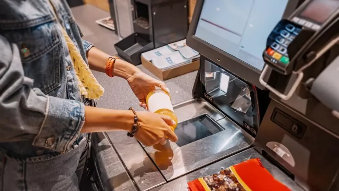 Fontos változás a boltokban: kötelező lehet a pénztáros minden nagyobb üzletben